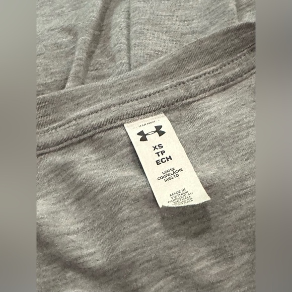 UNDER ARMOUR Long Sleeve Heather Gray Yoga Top Soft Vented Back Women’s Size XS - Picture 4 of 7